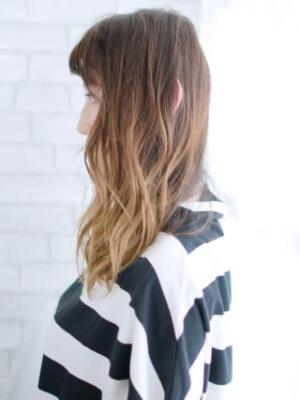 ショートバングのミックスカールスタイル