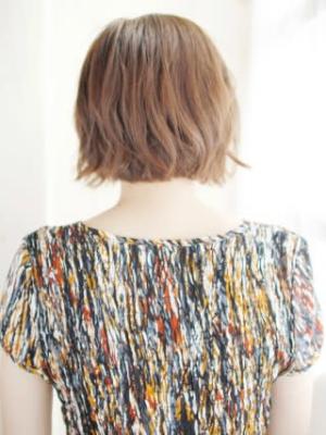 外ハネバルーンボブスタイル