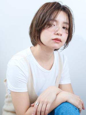 透明感大人可愛いセンターパートボブ