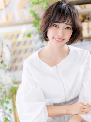 耳かけも◎斜めバング×前下がりの黒髪大人ボブ ふんわりボブ 耳かけも◎斜めバング×前下がりの黒髪大人ボブ ふんわりボブ