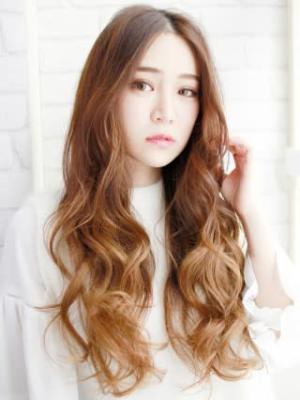 ロングヘアーのゆるウェーブカール