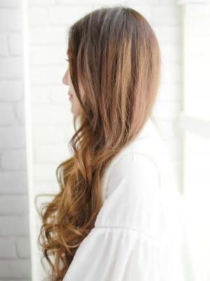 ロングヘアーのゆるウェーブカール