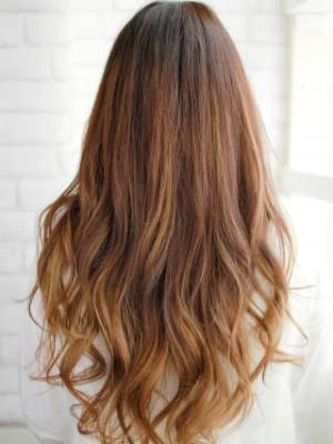 ロングヘアーのゆるウェーブカール