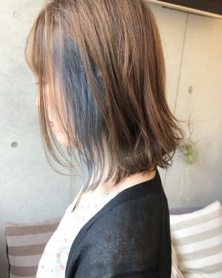 耳かけミディアムボブにティアインナーカラー