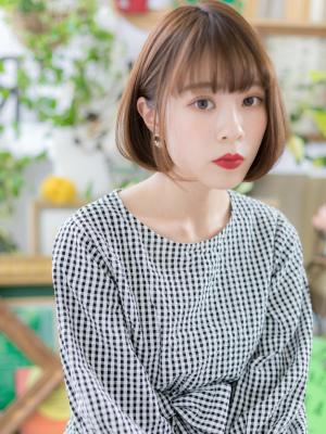 大人モード小顔クールな前下がりボブ　小顔