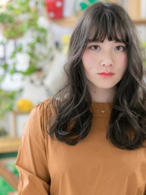 黒髪×くせ毛風ふんわりモテロング　重めスタイル