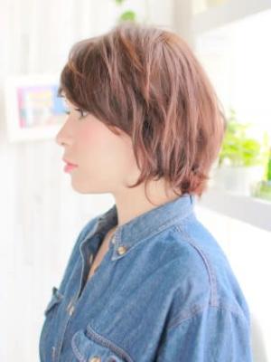 ピンクベージュのゆるカジュアルスタイル