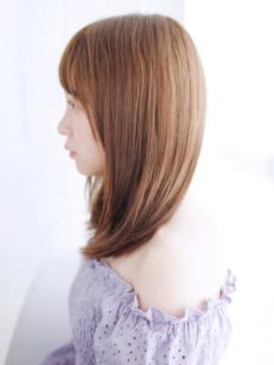 ツヤ感ナチュラルストレートスタイル