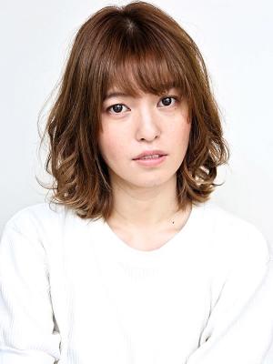 ミディアムパーマでおしゃれ可愛く