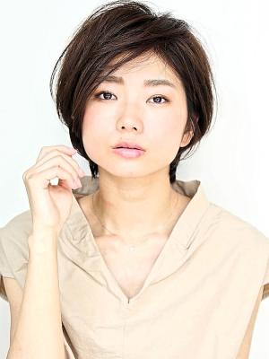 前髪長めのオシャレショートヘア