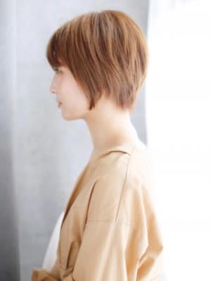 大人可愛いショートボブスタイル