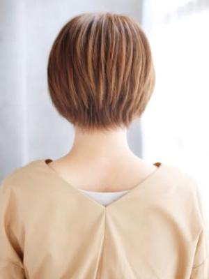 大人可愛いショートボブスタイル