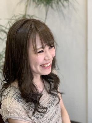 透明感ある上品なオリーブブラウン