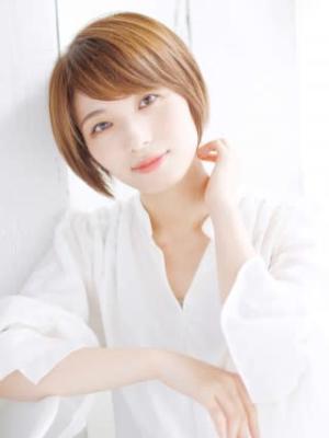 大人可愛いショートボブスタイル