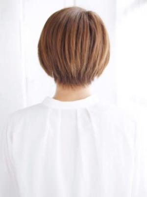 大人可愛いショートボブスタイル