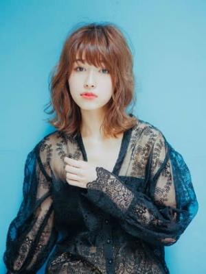 大人かわいい外ハネミディ