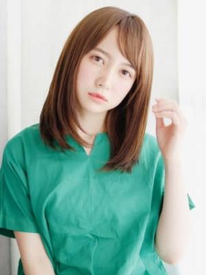 ツヤ感ナチュラルストレートスタイル