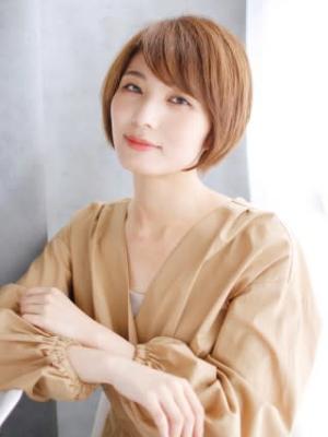 大人可愛いショートボブスタイル