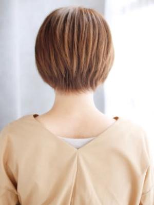大人可愛いショートボブスタイル