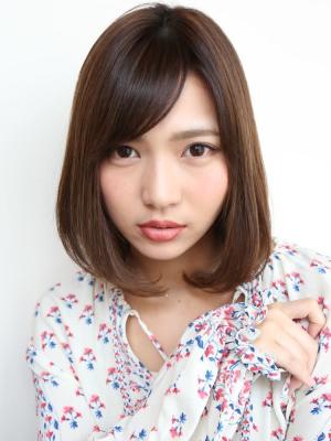 柔らかさつツヤ感のボブスタイル