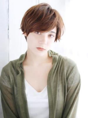 ふんわり大人外ハネショート