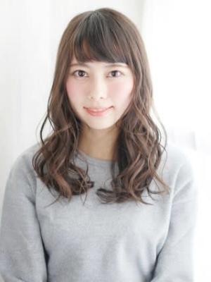 透け感バングのセミウエットカール