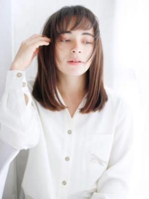 切りっぱなしロブのカジュアルモードスタイル