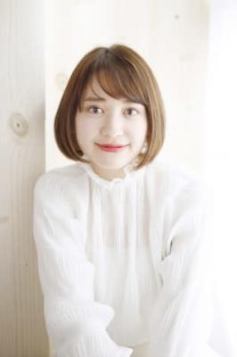 透けバングのフェミニンボブ