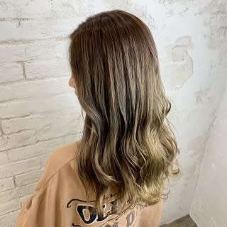大人かわいいベージュイルミナカラー池袋東口