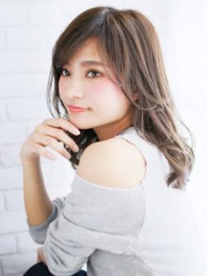 透明感のあるゆるふわカールスタイル