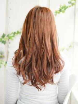 ゆるカールが今っぽいヘアースタイル