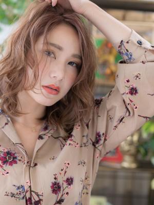 大人ラフウェーブで外国人風こなれ感　伸ばしかけ