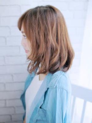 肩ラインのミックスカールボブスタイル