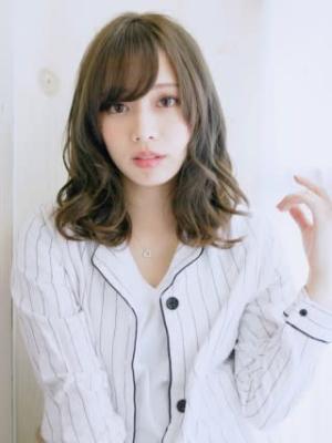 透け感カラーのアレンジカールスタイル