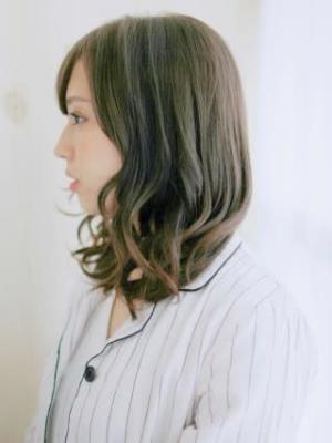透け感カラーのアレンジカールスタイル
