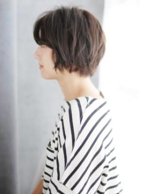 かきあげバングの外ハネカールスタイル