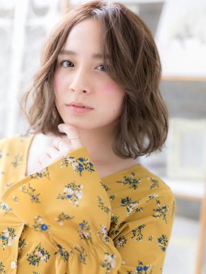 抜け感センターパート…前下がり大人ボブ ルーズ 抜け感センターパート…前下がり大人ボブ ルーズのイメージ画像
