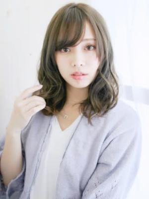 透け感カラーのアレンジカールスタイル