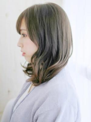 透け感カラーのアレンジカールスタイル