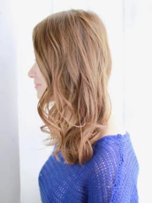 ハイトーンベージュのかきあげミックスカール