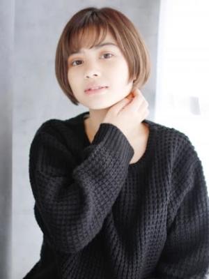 透け感バングのナチュラルショート