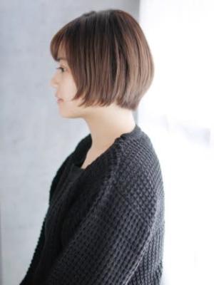 透け感バングのナチュラルショート