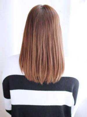 透け感バングのナチュラルストレートスタイル