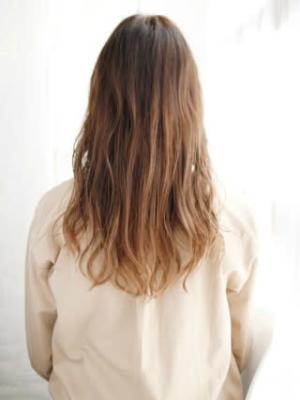 かきあげ前髪とセミウエットカールスタイル