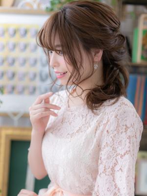 おくれ毛が大人かわいい♪小顔ヘアアレンジ　ブランジュ