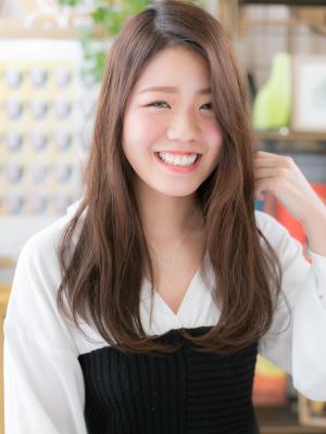 アシンメトリーくせ毛風ニュアンスストレート　ベージュカラー