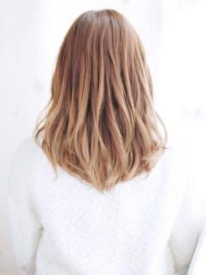 透け感ハイトーンのミックスカール