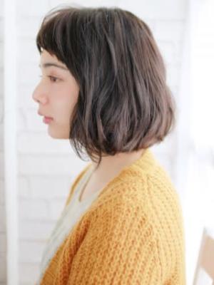 ショートバングのゆるカールスタイル