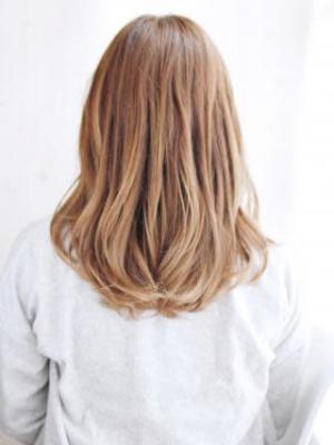 透け感ハイトーンのミックスカール