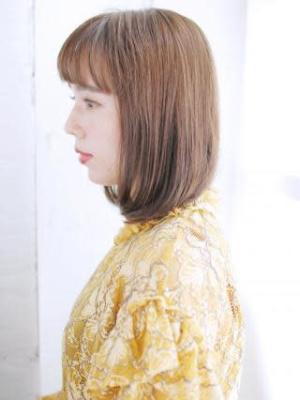 重めショートバングのワンカールボブ